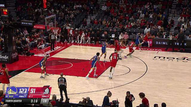 勇士大胜开拓者，库里砍下准三双