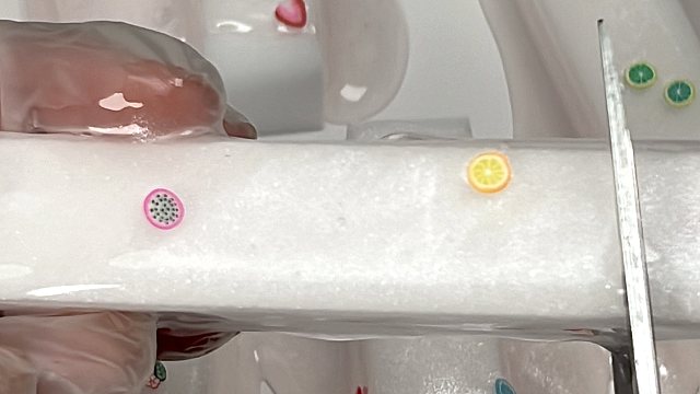 沉浸式剪荔枝气泡水果冻条子