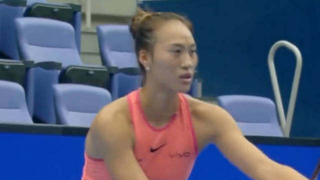 Queen Wen是冠军！东京赛郑钦文2比0肯宁夺冠（7-6、6-3），全场轰出16记ACE太牛了！