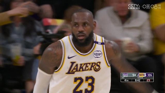 湖人131-127击败国王，开季三连胜，位居西部第一。在这三场比赛中，湖人揭幕战力克森林狼，接着22