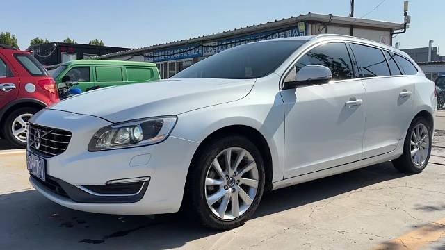 2014年1月上牌 14款进口沃尔沃V60 T5 智逸版 欢迎贸易