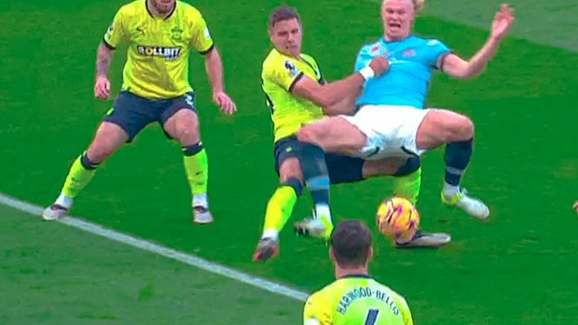 不是高难度的球我还不乐意进，哈兰德又打进一个神仙球！