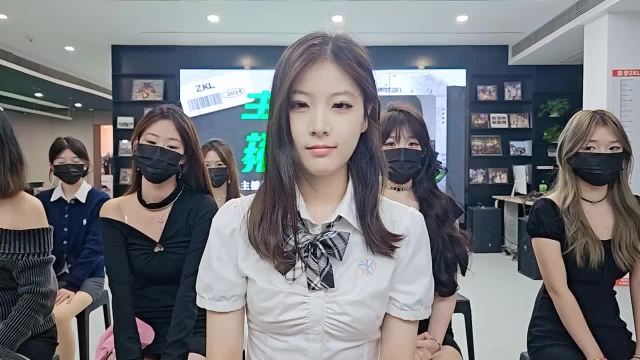 这个妹妹很适合当主播啊兄弟们！