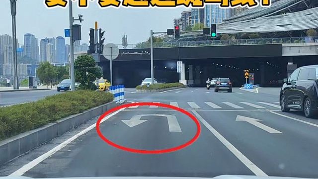 老司机来说说，路口掉头要不要越过斑马线？