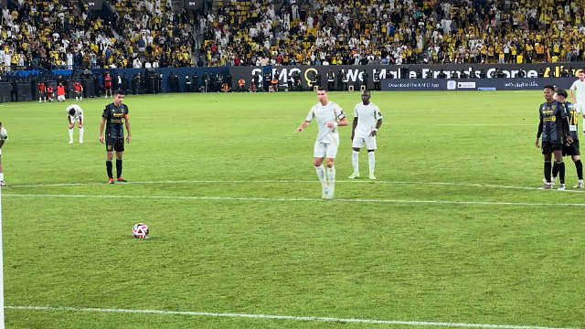 /你赢陪你一起狂、你输陪你一起扛！C罗也是人，没有规定点球必须罚进，利雅得胜利沙王冠遭淘汰不是某一个