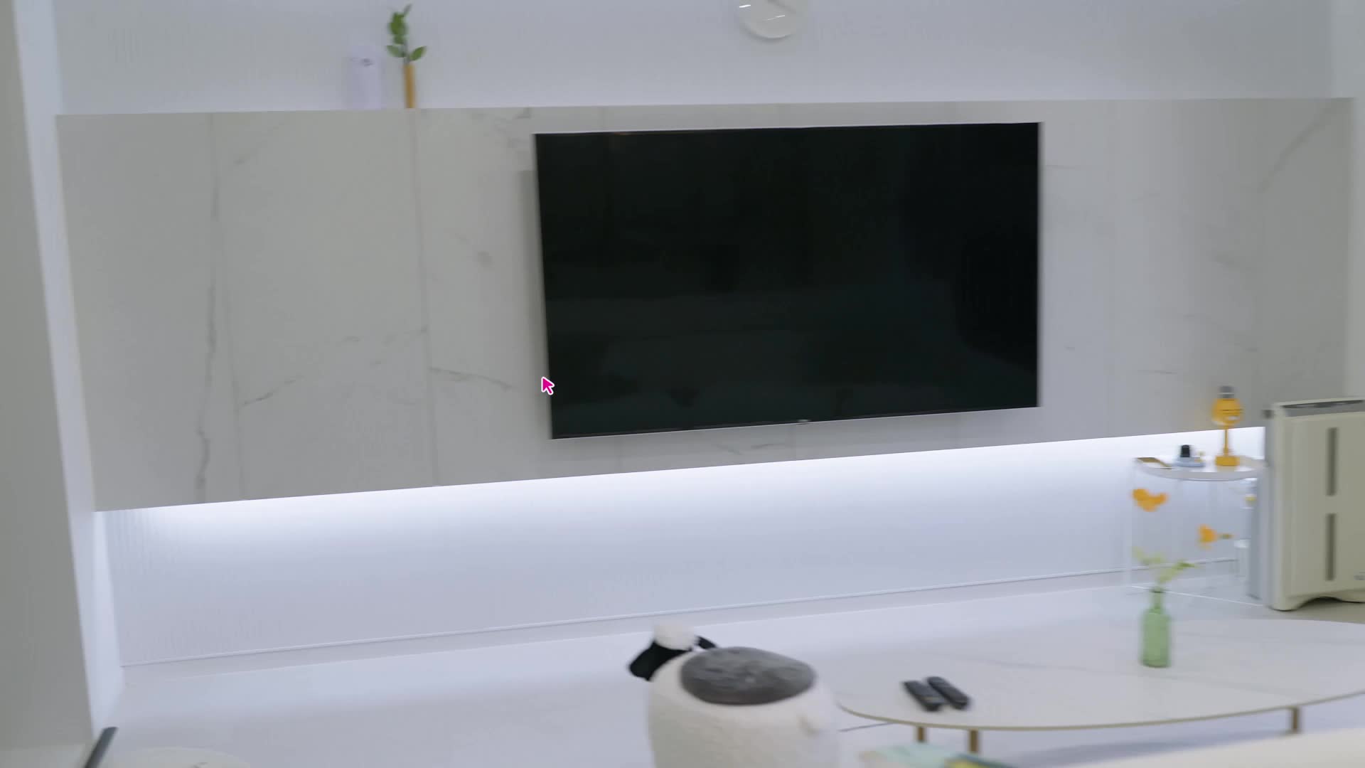 阿西, 美女室友竟然...？