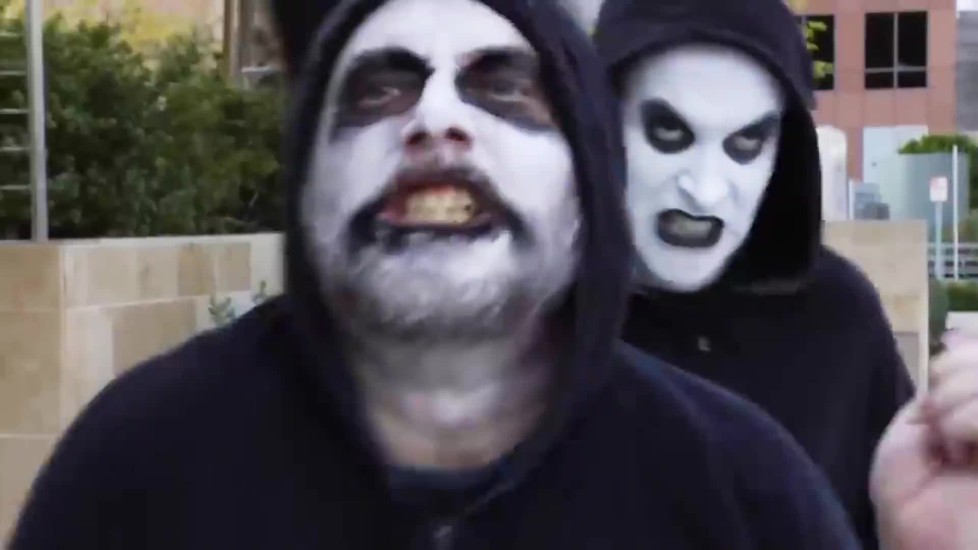 男人被勺子敲打了12年2