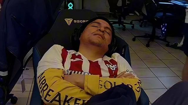 【DOTA2】职业选手打比赛时睡觉，逆天，神人。