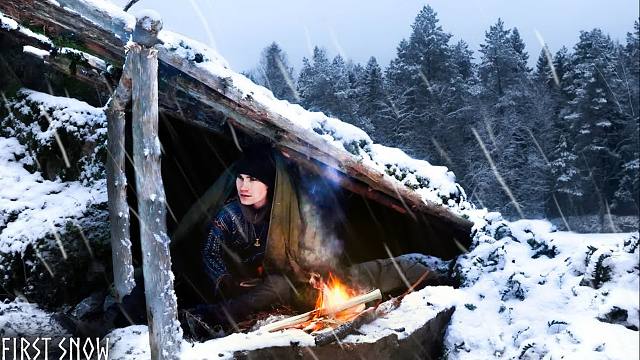 进入森林中搭建庇护所野营，没想来时好好的，突然就降下了大雪！