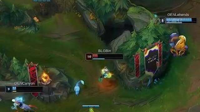 震撼！BIN的青钢影，独闯敌阵，三英环绕下硬生生杀出重围，一血留下，潇洒转身，犹如画中剑客，独步江湖