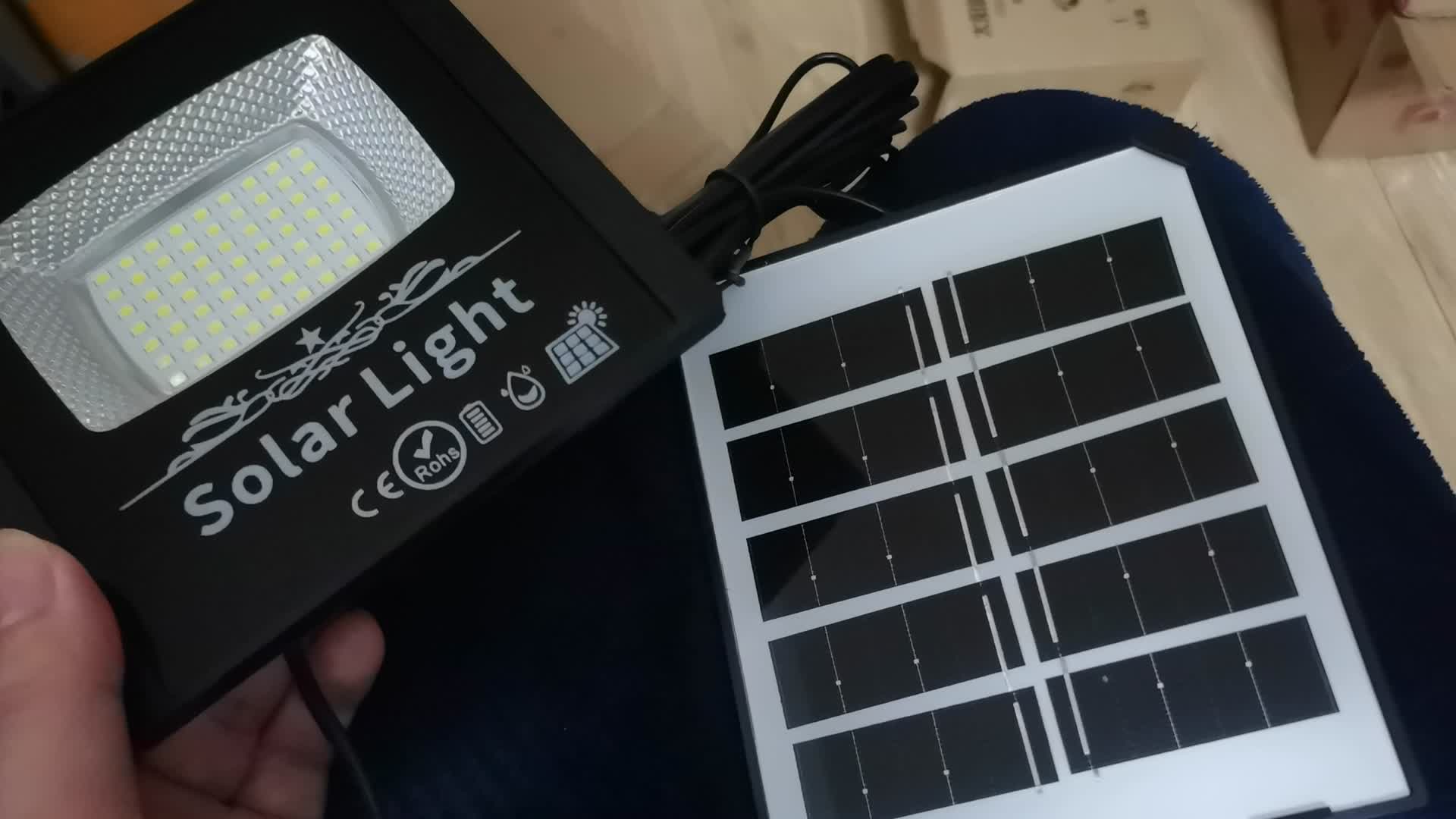 10.4包邮的太阳能LED灯开箱