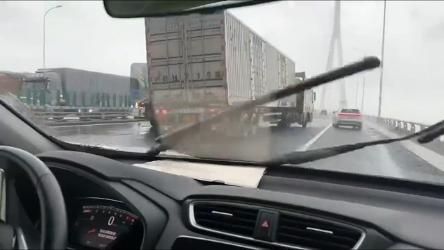 旁边那个是真大哥