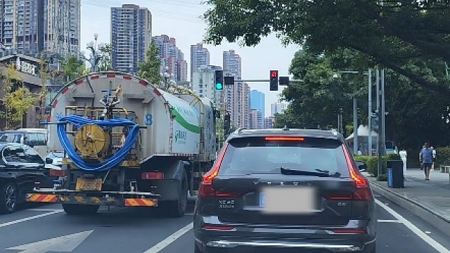 路口掉头要小心，新手朋友要明白