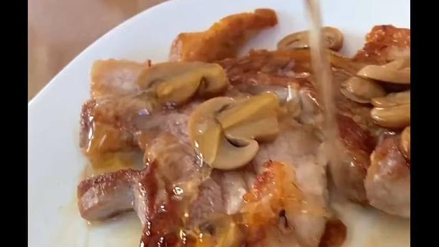 玩家自制《怪物猎人：荒野》蜂蜜烤肉猫饭：太好吃了！