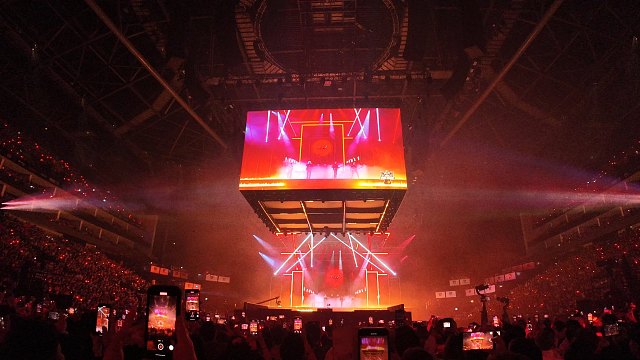 S14总决赛开幕式林肯公园Heavy Is the Crown现场版+战队登场