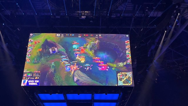 英雄联盟S14总决赛精彩镜头集锦｜王冠之重