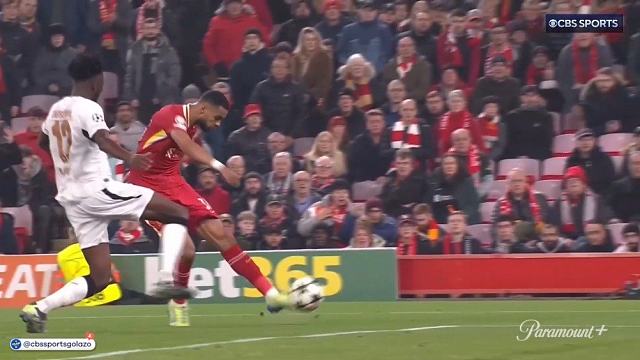 欧冠联赛阶段第4轮，利物浦主场4比0大胜勒沃库森，4战全胜登顶！路易斯-迪亚斯戴帽，萨拉赫助攻双响，