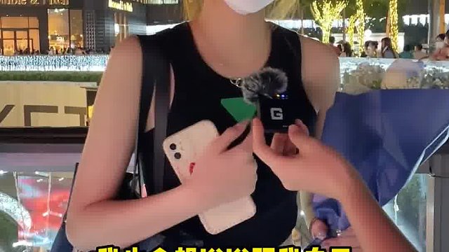 摘下口罩那一刻被惊艳到了！！街头采访 封印的颜值 宝藏女孩