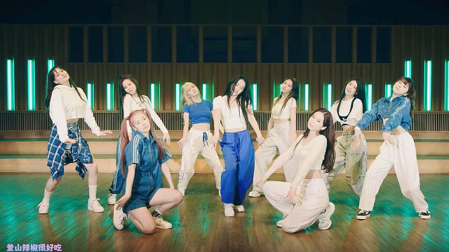 『4K镜面扒舞』NiziU-“Super Summer”镜面放大舞蹈版 放大+加亮+替换音源 扒舞用