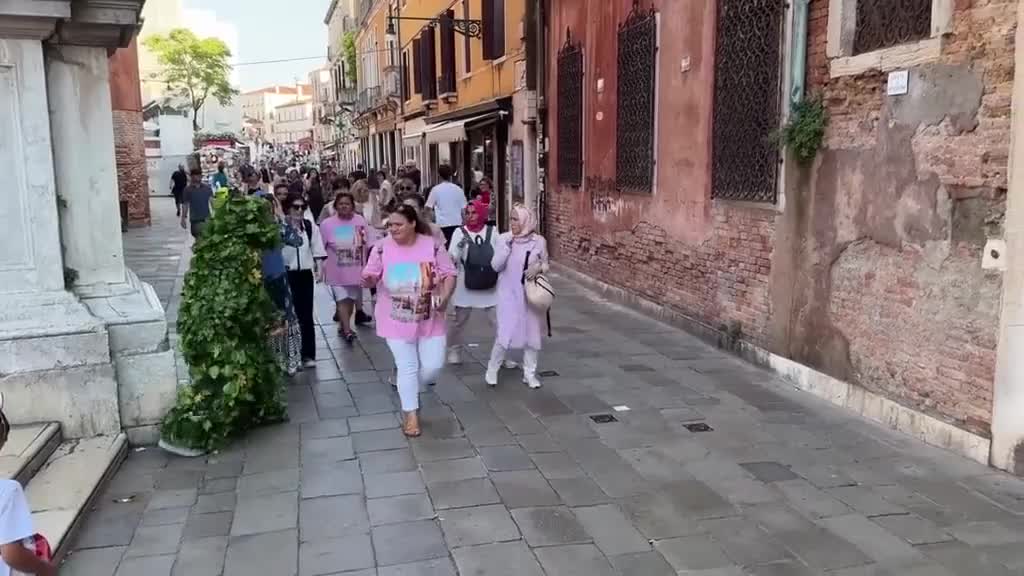 国外街头整蛊恶搞 (373)