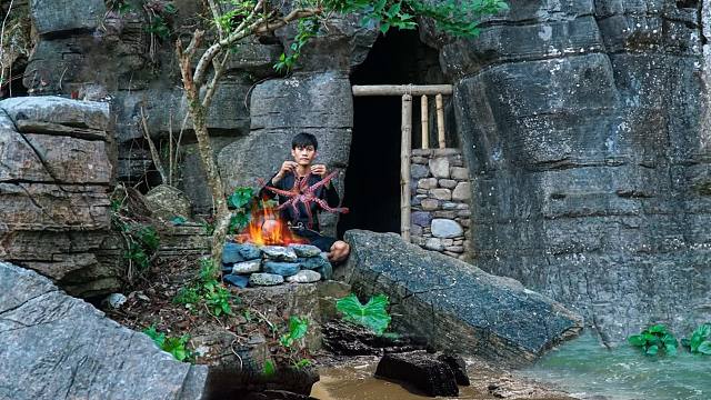 海滩发现个大石缝，刚好改造利用，在没有淡水食物情况下捕捉烹饪