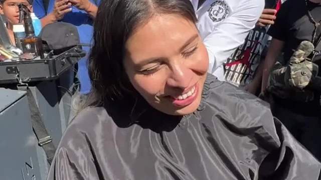 国外街头挑战 老外真会玩 街头挑战，为了变美你会剃光头么？（上）