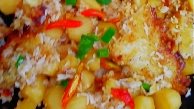 洋芋锅巴饭  洋芋饭的口感糯软，带有独特的香味，真是令人难以抗拒