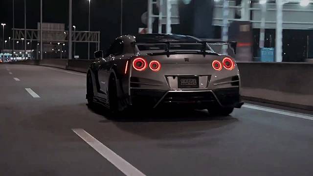 “赶紧召唤出你的好大儿，让他给你整一辆！”