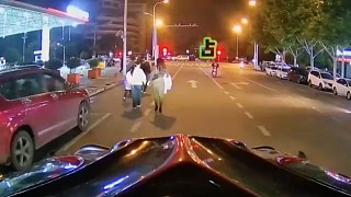 這啥車啊  車頭這么帥