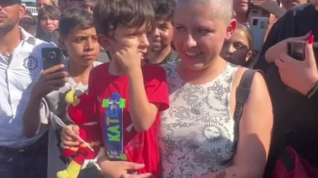 国外街头挑战 老外真会玩 街头挑战，你会为了变美剃光头么？（下）