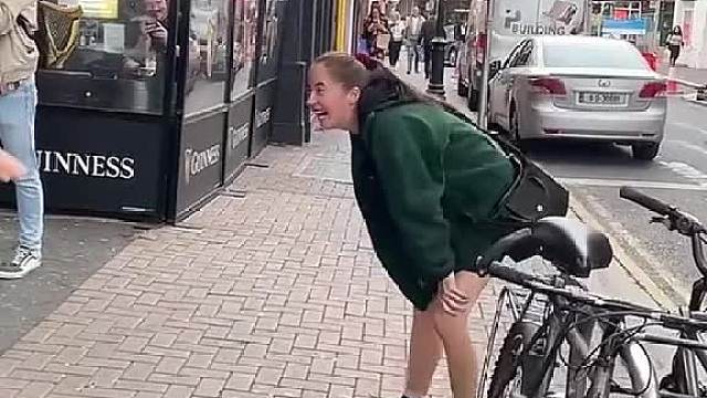 国外街头整蛊恶搞 (944)