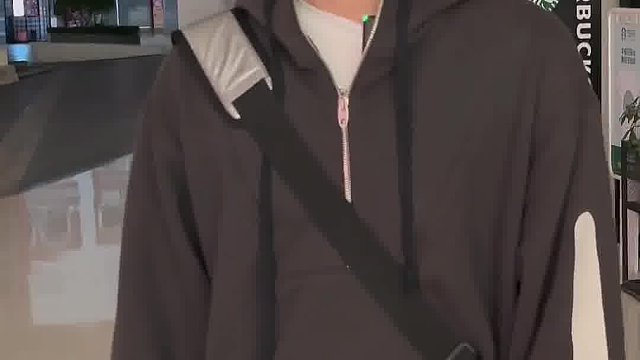 街访00后超认真付出的体育生弟弟，就是愿意听姐姐的话！