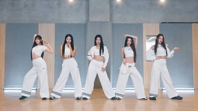 『4K镜面扒舞』新女团ODD YOUTH出道曲THAT'S ME镜面放大练习室 放大+加亮+替换音源