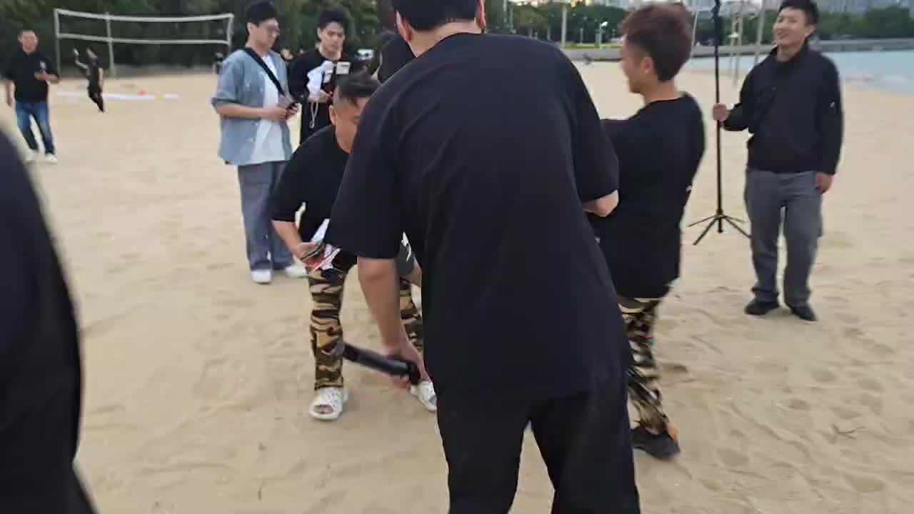 给大家直播九哥被埋过程！