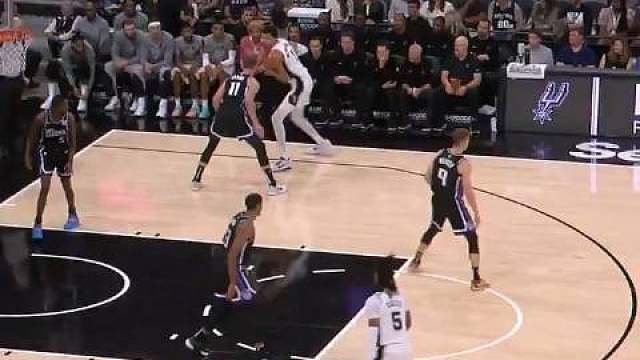 来看看文班亚马今天的集锦，实话实说我上一条说文班进攻端能不能到杜兰特这个事儿，其实是非常，非常非常奢