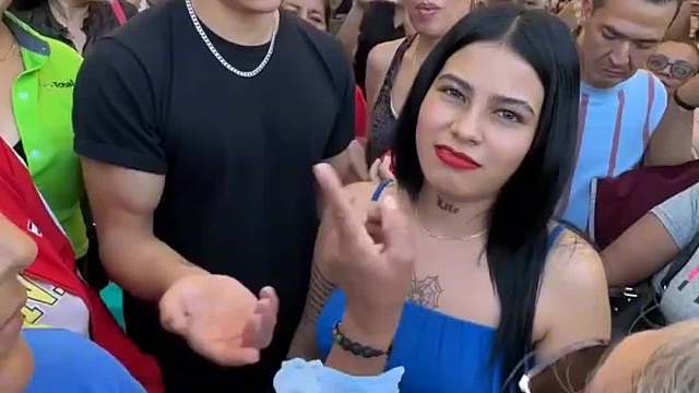 街头挑战 老外真会玩 街头挑战，天堂一分钟＝手机。