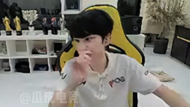 Doinb在直播中谈及小草包不打训练赛