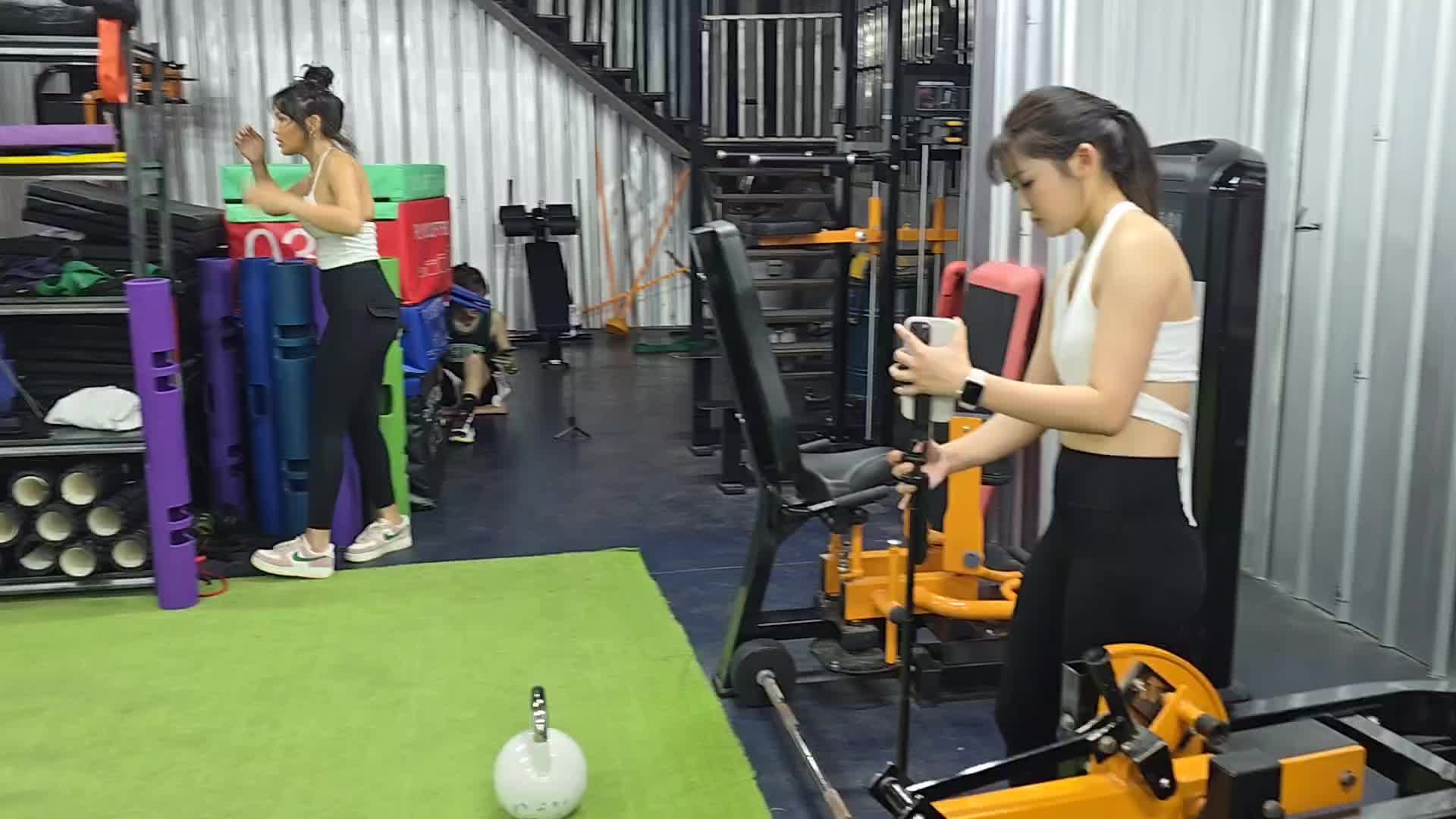 【集梦会长】这么多美女健身，兄弟们看了能受得了？