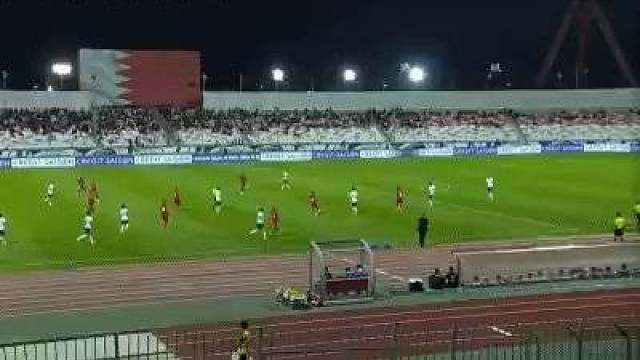 张玉宁错失单刀球机会