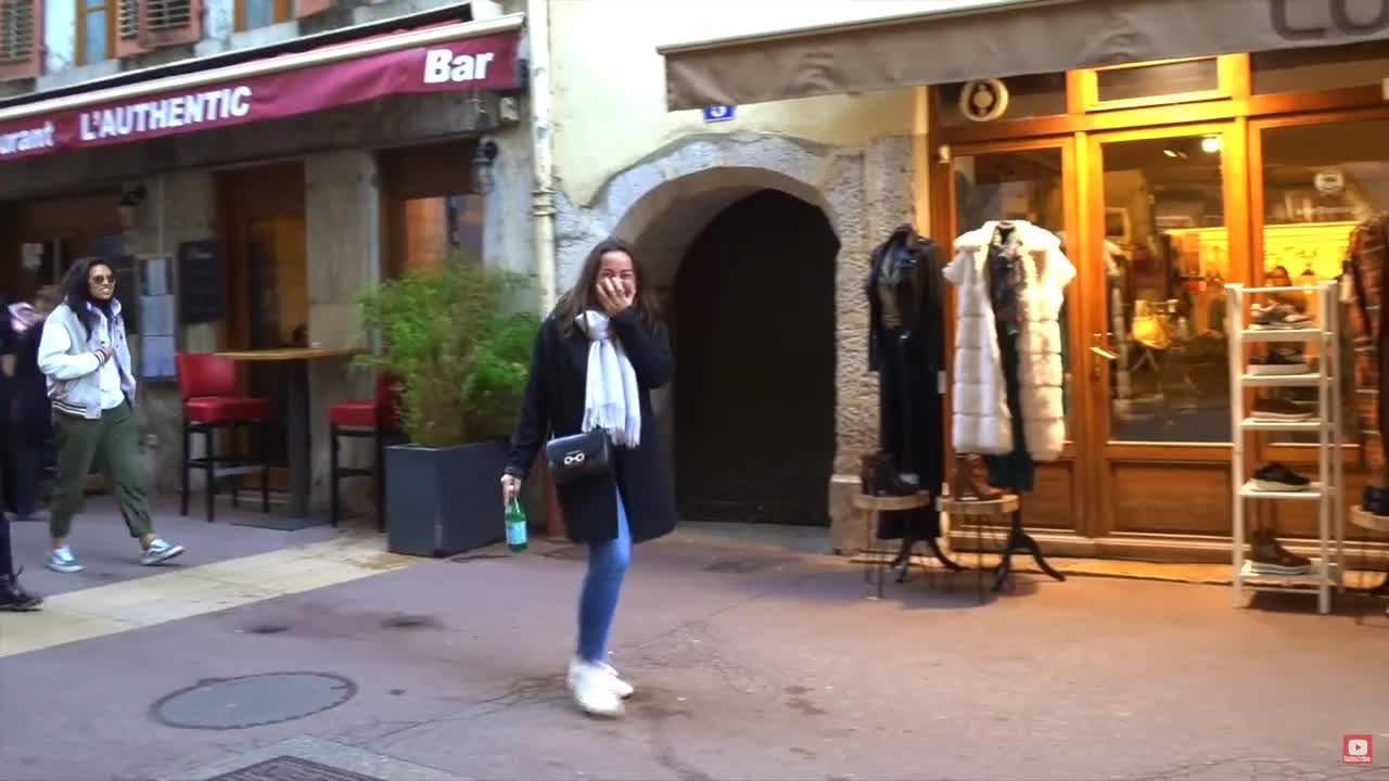 国外爆笑街头整蛊 (23)