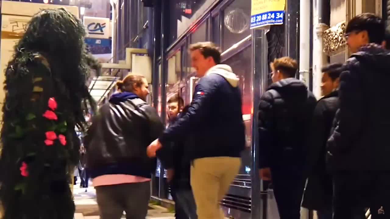 国外爆笑街头整蛊 (46)