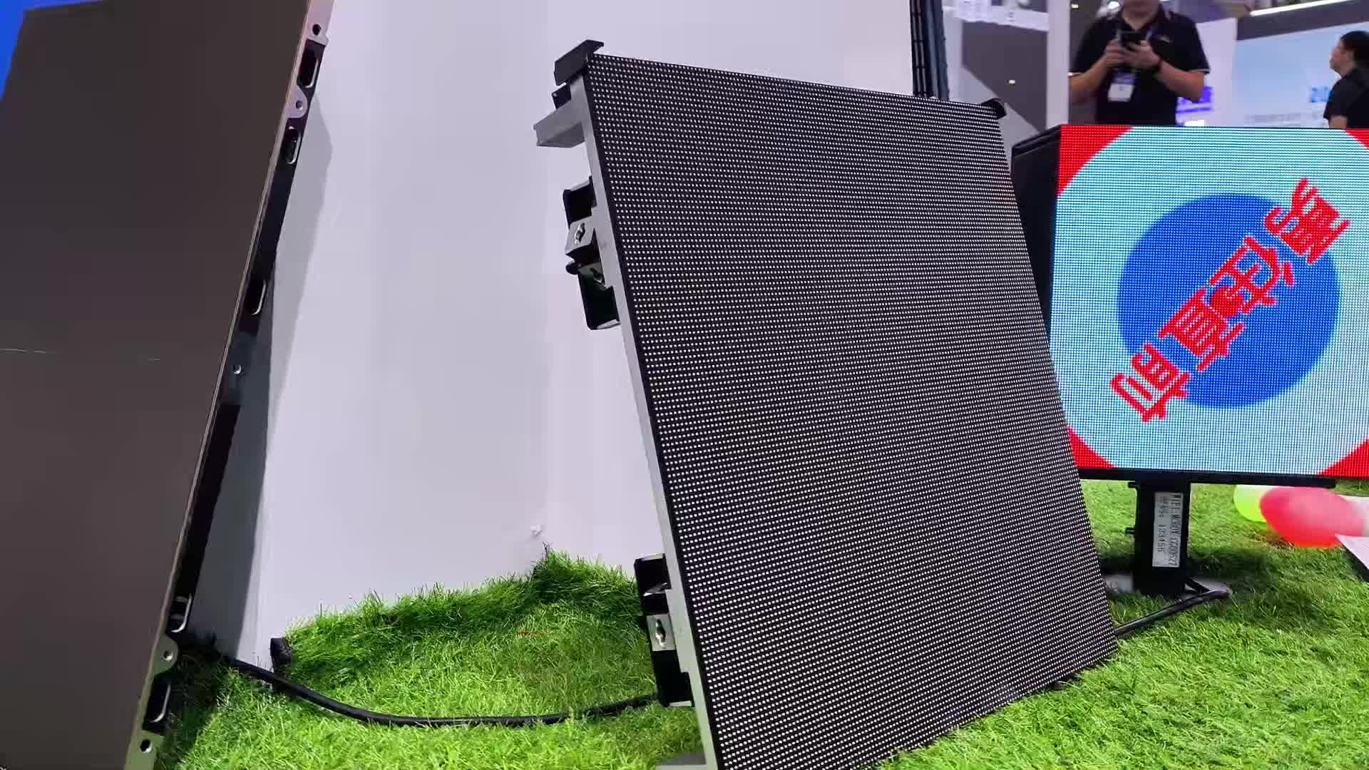 联诚发5G智慧杆与LED屏亮相第26届高交会