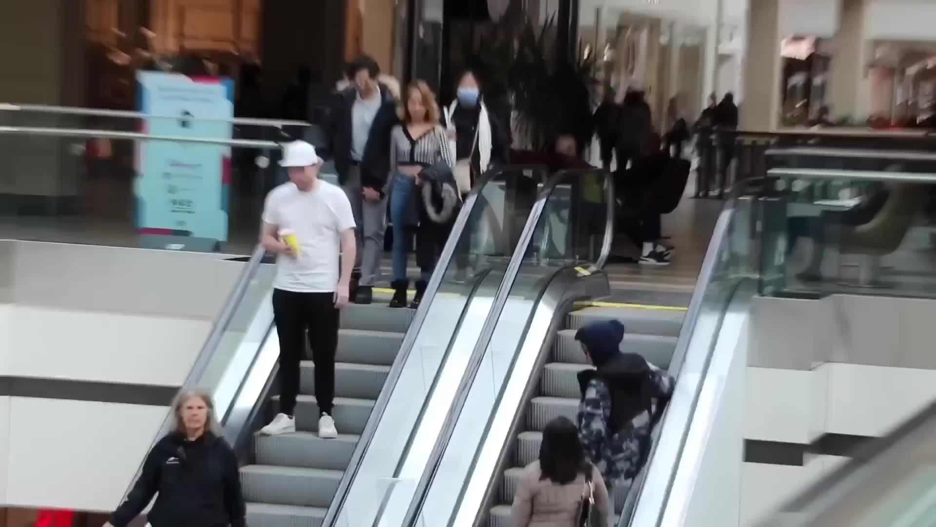 三胞胎问路，戏耍路人