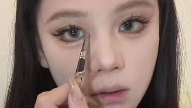 秋冬氛围狐系妆❄️清冷感拿捏！ 美美的很安心～这个妆搭皮草或者白毛衣真的会美爆！#分享妆容 #新手也