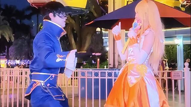 小蓝姐姐半夜醒来：“不是 这人有病吧”