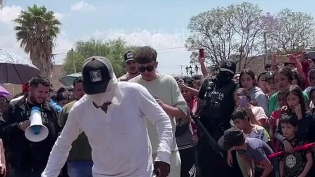 街头挑战，蒙眼过桥赢大奖，你能成功么？（上）老外真会玩 街头挑战