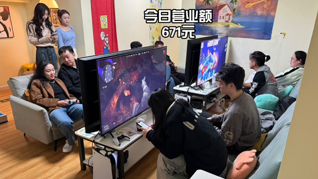 太离谱了 竟然有女顾客辞职来玩 在店附近找了工作？