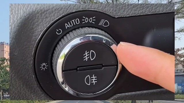 在高速开车起雾的情况我们该怎么使用灯光#每天一个用车知识 #汽车知识分享 #汽车知识分享计划