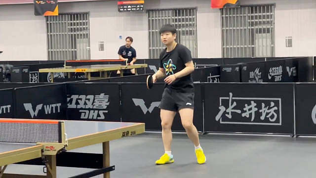 今日里训练中的孙颖莎打高球，终于又可以看莎莎打比赛了太好了，莎莎加油健康涨球，愿莎莎比赛顺顺利利用实