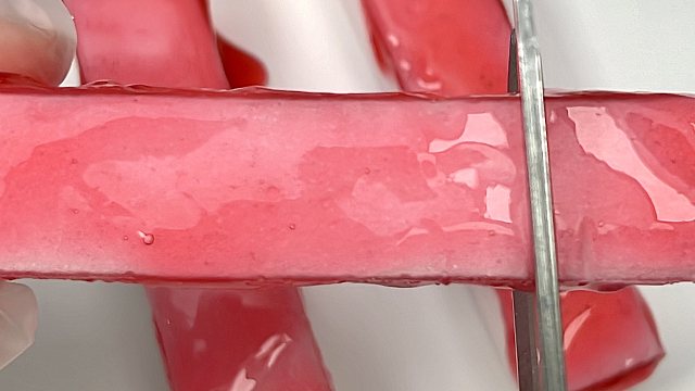 沉浸式剪草莓脆脆沙果冻条子～